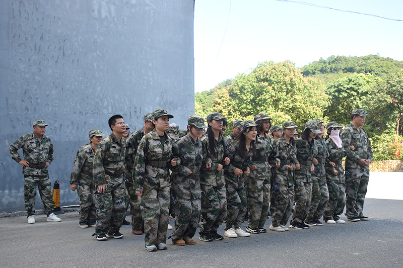 6686体育园区党委举办了以“不忘初心·牢记使命”为主题的主题党日活动