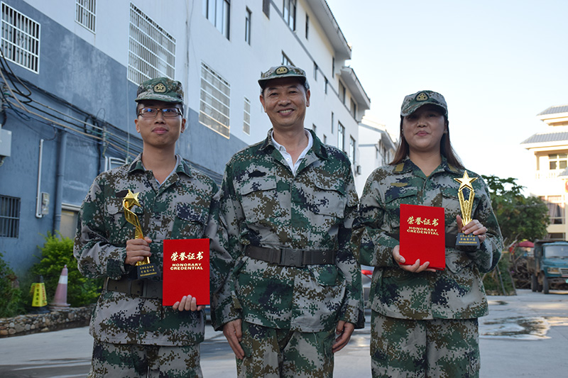 6686体育园区党委举办了以“不忘初心·牢记使命”为主题的主题党日活动