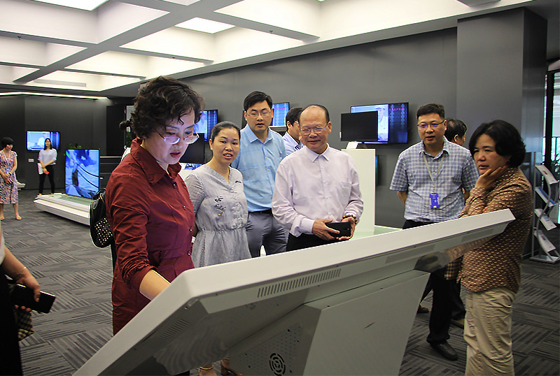 来访领导体验6686体育公司显示产品